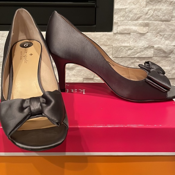 Kate Spade grey heels - Picture 2 of 2